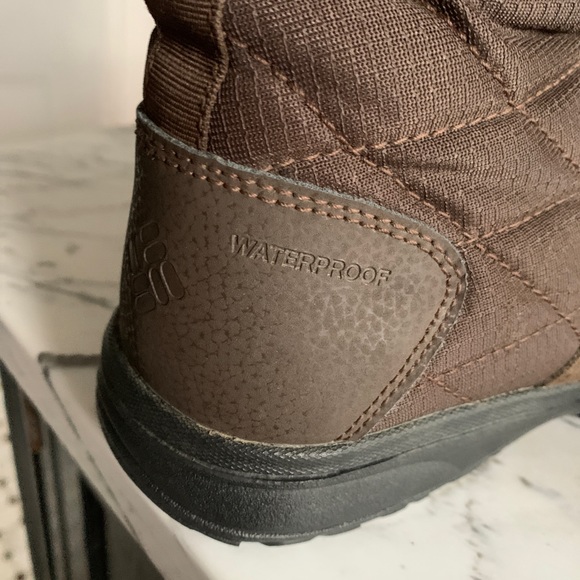 Columbia Waterproof Boots. 8 - Picture 12 of 16